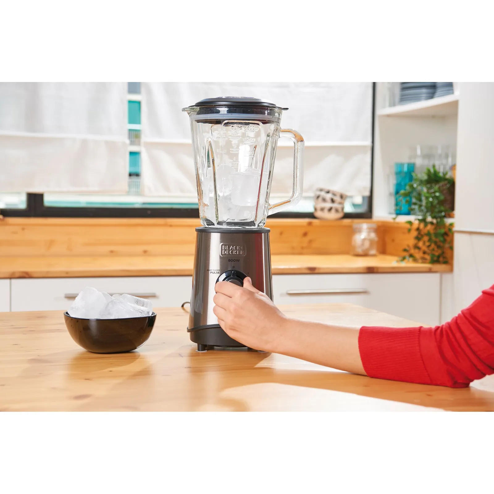 Блендер Black+Decker BXJB800E